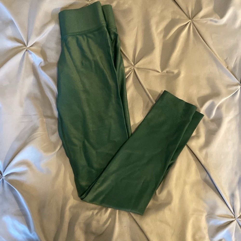 Carbon38 shiny green leggings, medium rise